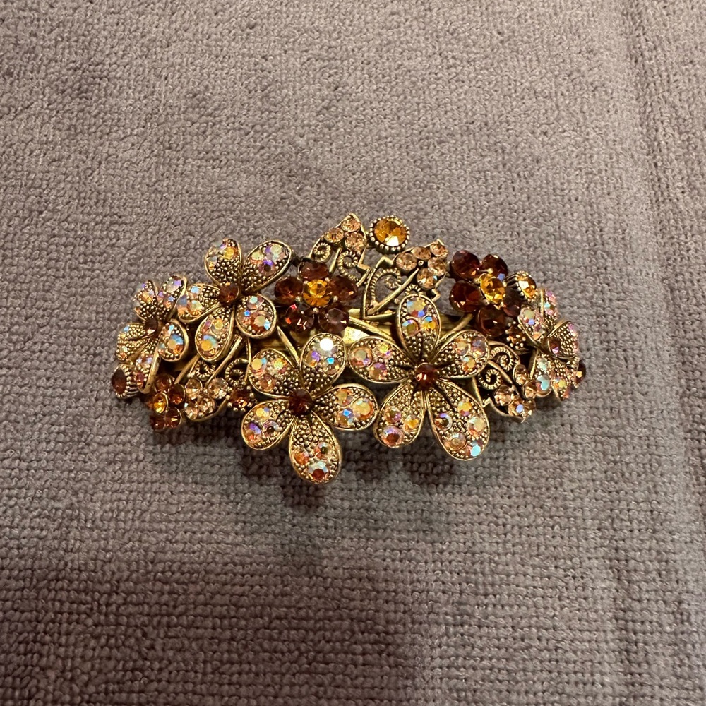 Vintage Rhinestone hair clip with Amber toned stones.
